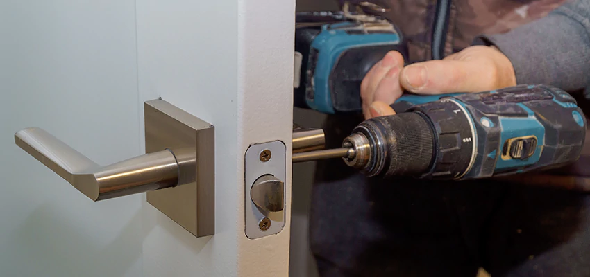 Broken Door Handle Lock Repair in Pinellas Park, Florida